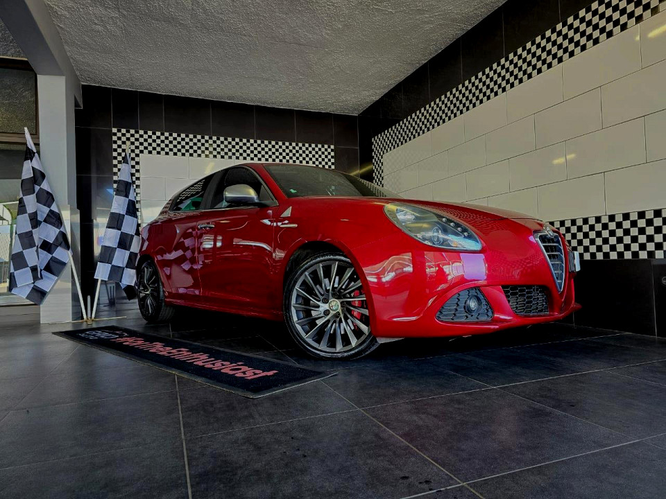 ALFA ROMEO GIULIETTA 1.8T QUAD VERDE 5Dr, image 2