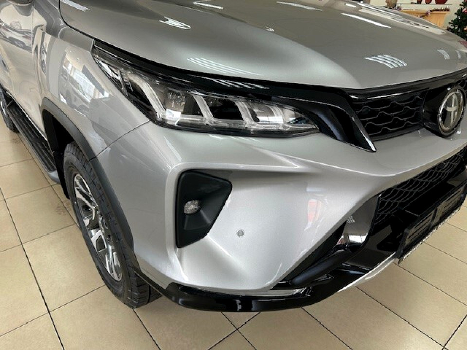 TOYOTA FORTUNER 2.8GD-6 VX A/T, image 2