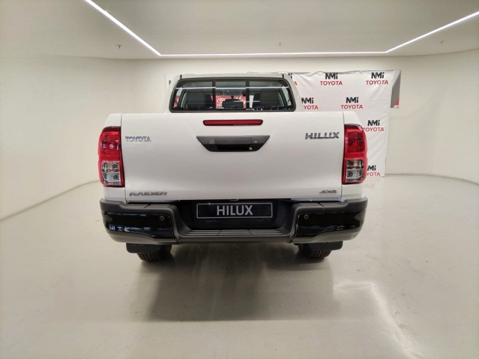 Toyota Hilux Double Cab  2.4GD6 4X4 Raider MT, image 2
