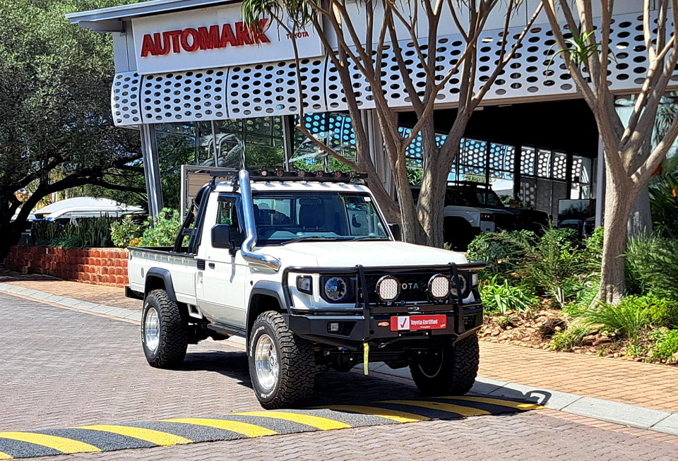 TOYOTA LAND CRUISER 79 2.8 GD-6 P/U S/C A/T, image 1