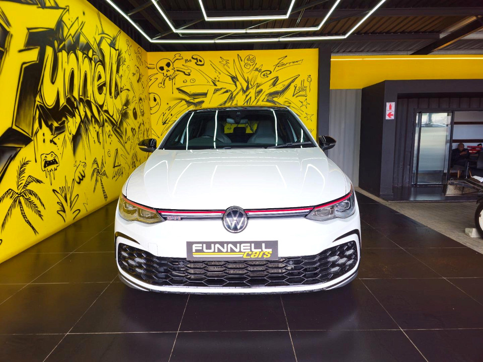 Volkswagen Golf 8 GTi  2.0 TSI DSG, image 2