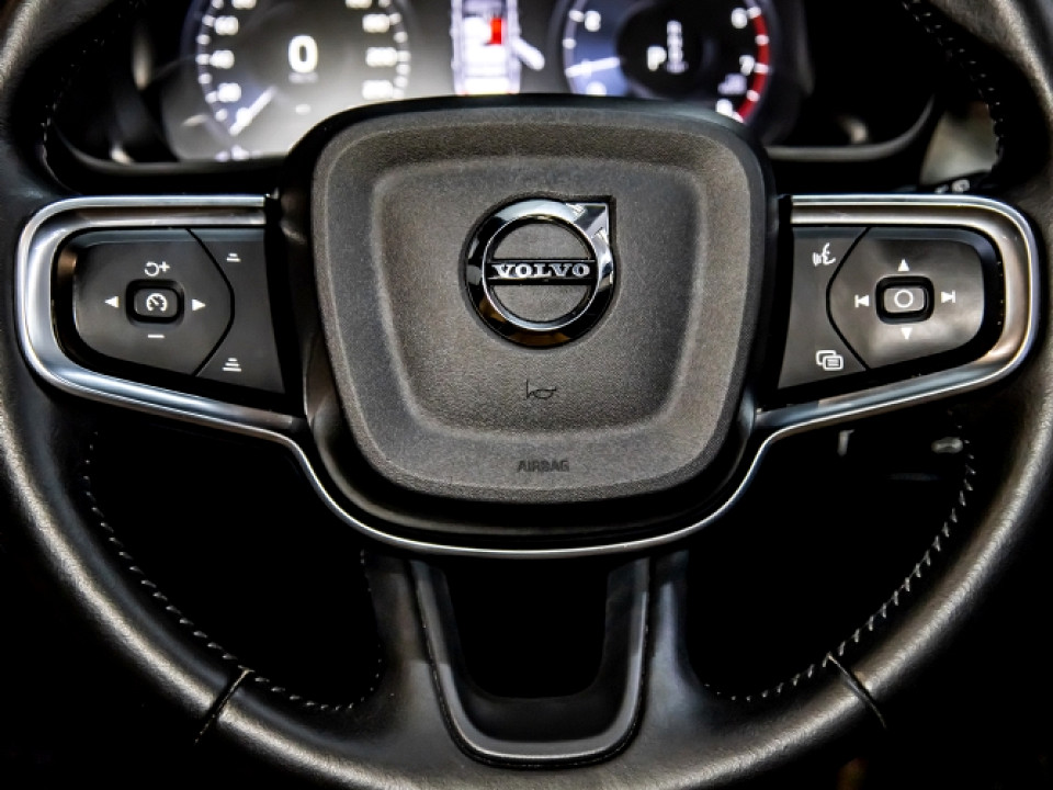 VOLVO XC40 T3 INSCRIPTION GEARTRONIC, image 2