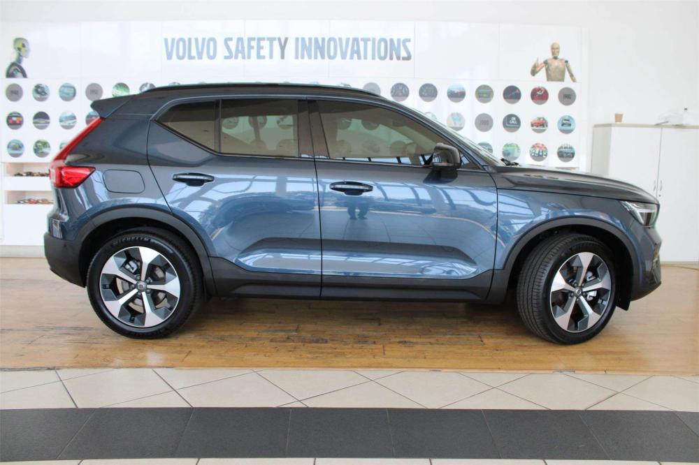 Volvo XC40 B4 Plus Dark Geartronic (Mild Hybrid), image 2