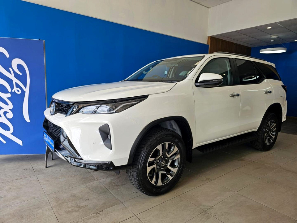 TOYOTA  FORTUNER 2.4GD-6 R/B A/T, image 1