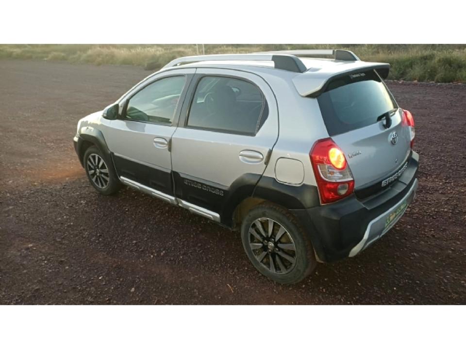 TOYOTA ETIOS CROSS 1.5 Xs 5Dr, image 2