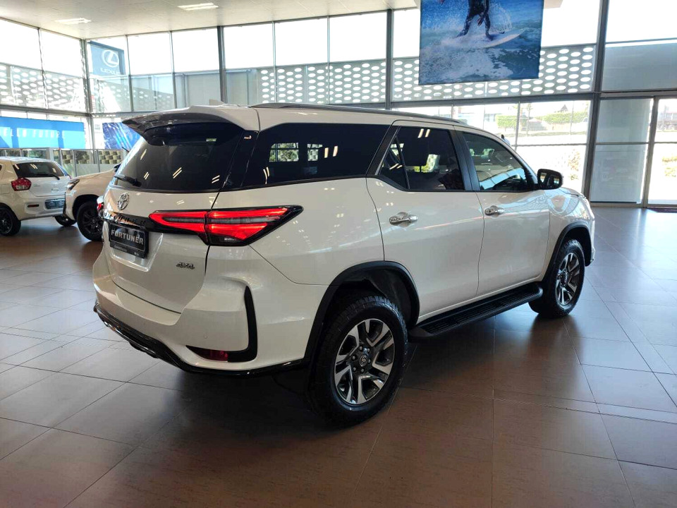 TOYOTA  FORTUNER 2.8 GD-6 4X4 VX A/T, image 2