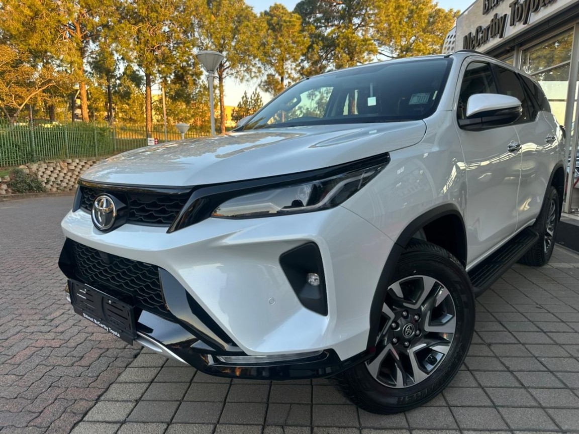TOYOTA  FORTUNER 2.4GD-6 R/B A/T, image 1
