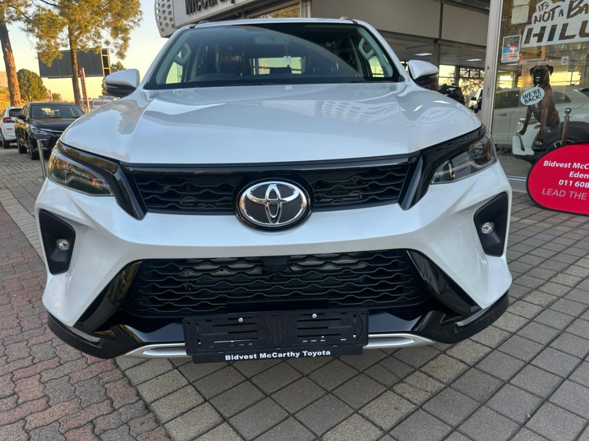 TOYOTA  FORTUNER 2.4GD-6 R/B A/T, image 2