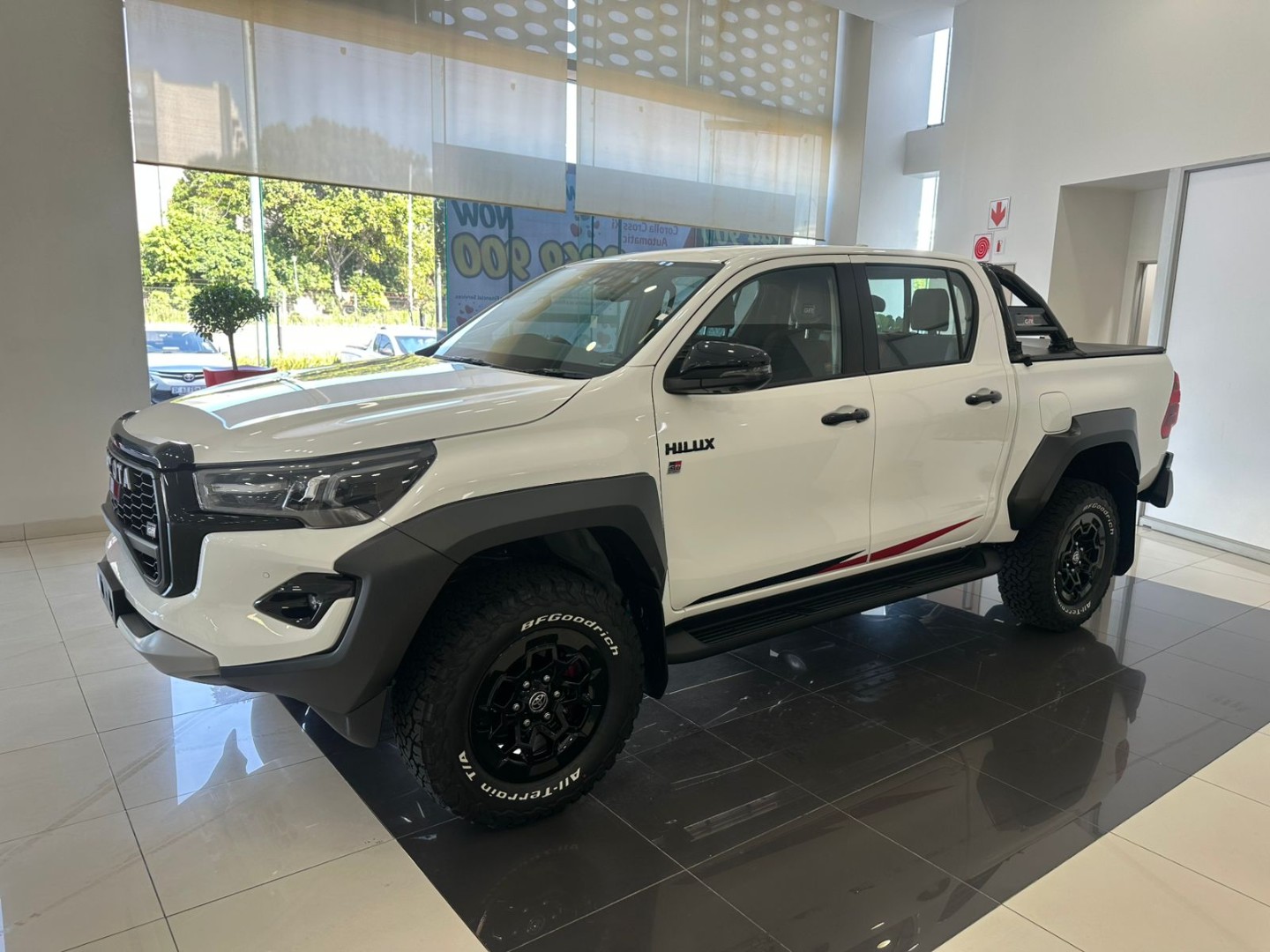 TOYOTA HILUX 2.8 GD-6 GR-S 4X4 A/T P/U D/C, image 2