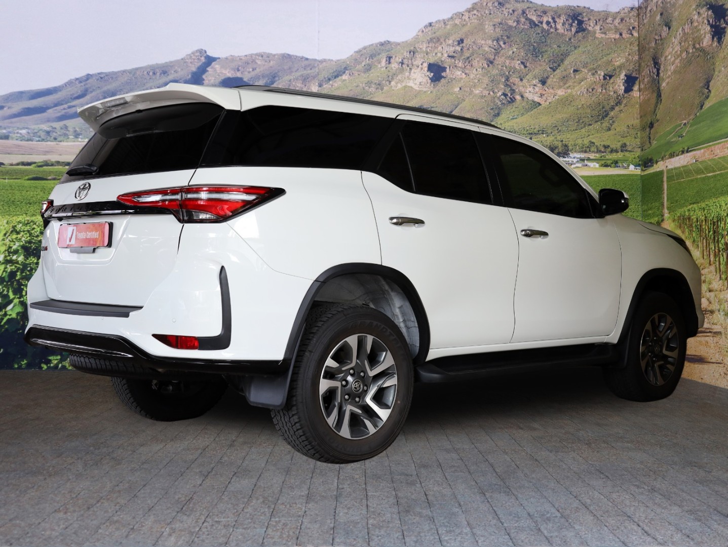 TOYOTA  FORTUNER 2.8GD-6 R/B A/T, image 2