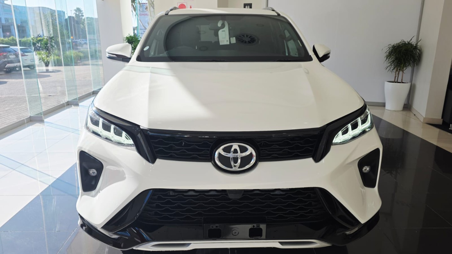 TOYOTA  FORTUNER 2.8 GD-6 4X4 VX A/T, image 2