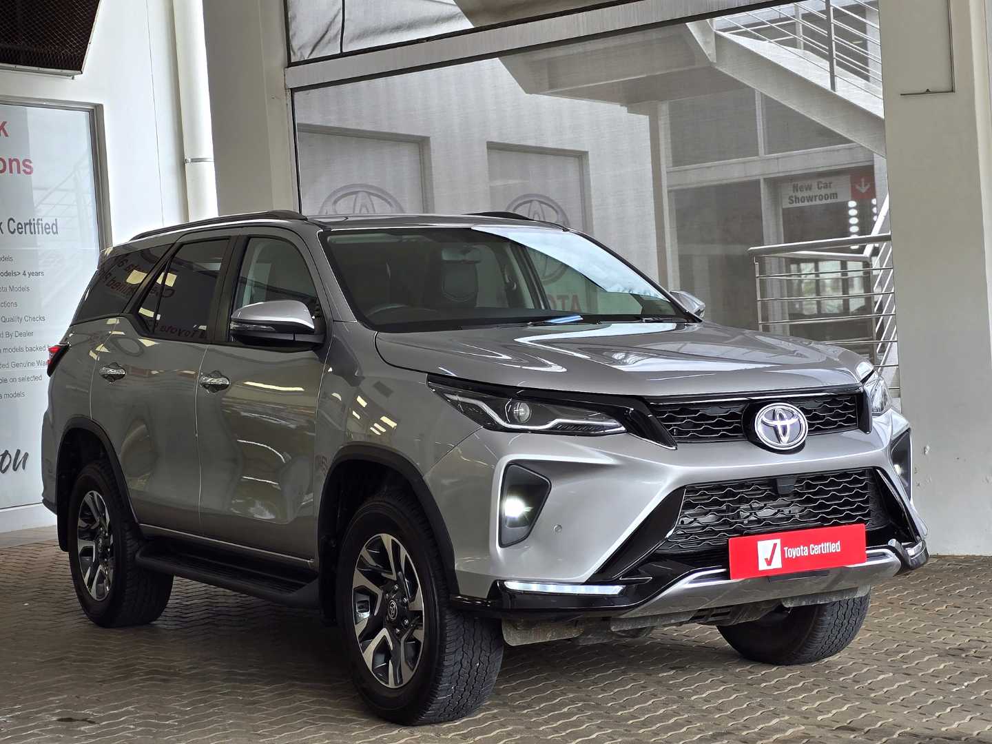 TOYOTA  FORTUNER 2.4GD-6 R/B A/T, image 1