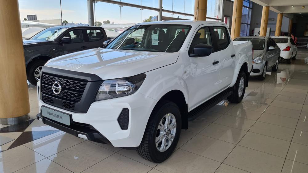 Nissan Navara 2.5DDTi SE Plus 4X4 D/C P/U, image 1