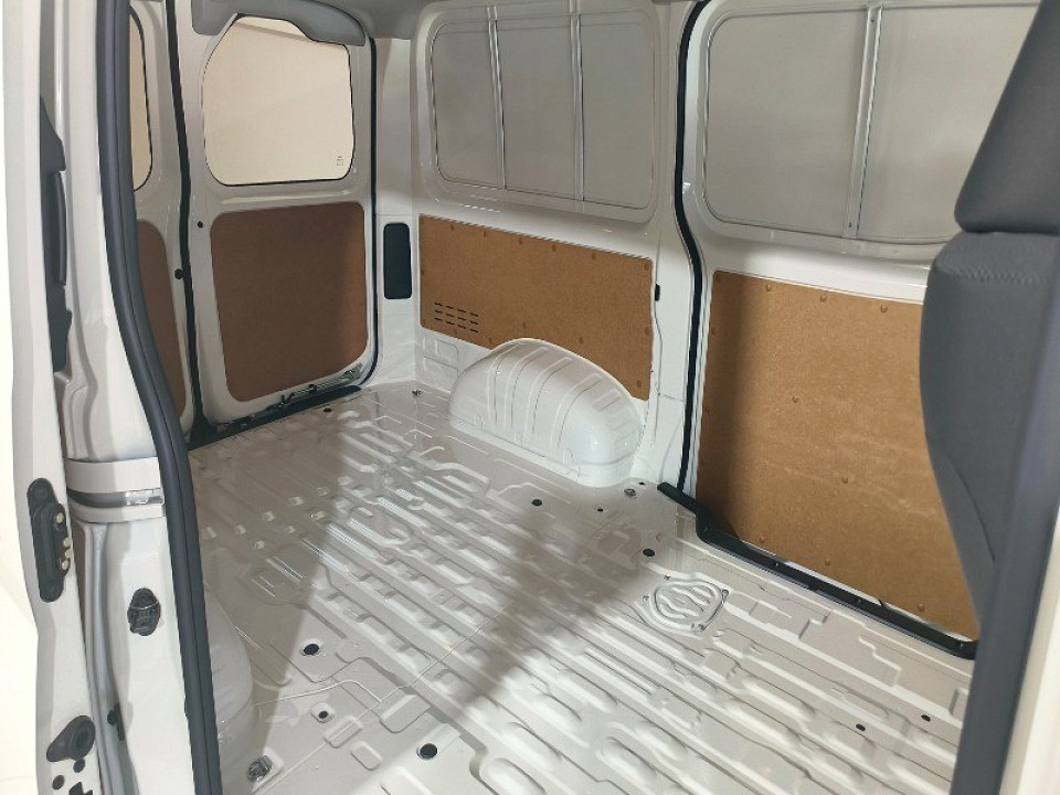 TOYOTA QUANTUM 2.8 LWB F/C P/V, image 2