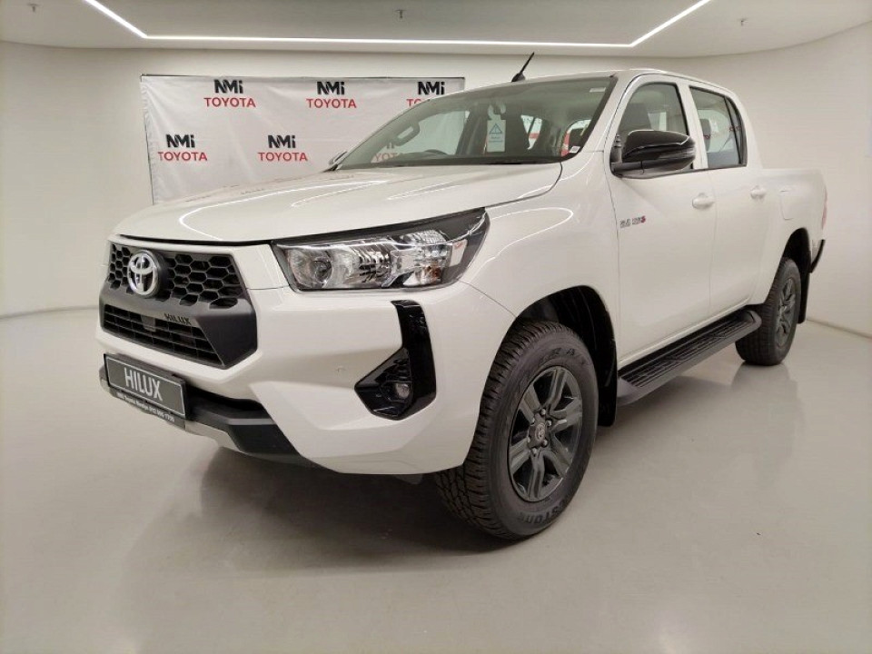 Toyota Hilux Double Cab  2.4GD6 4X4 Raider MT, image 1