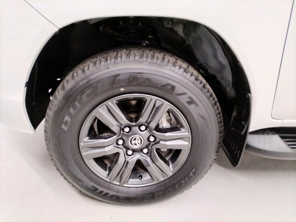 Toyota Hilux Double Cab  2.4GD6 4X4 Raider MT, image 2