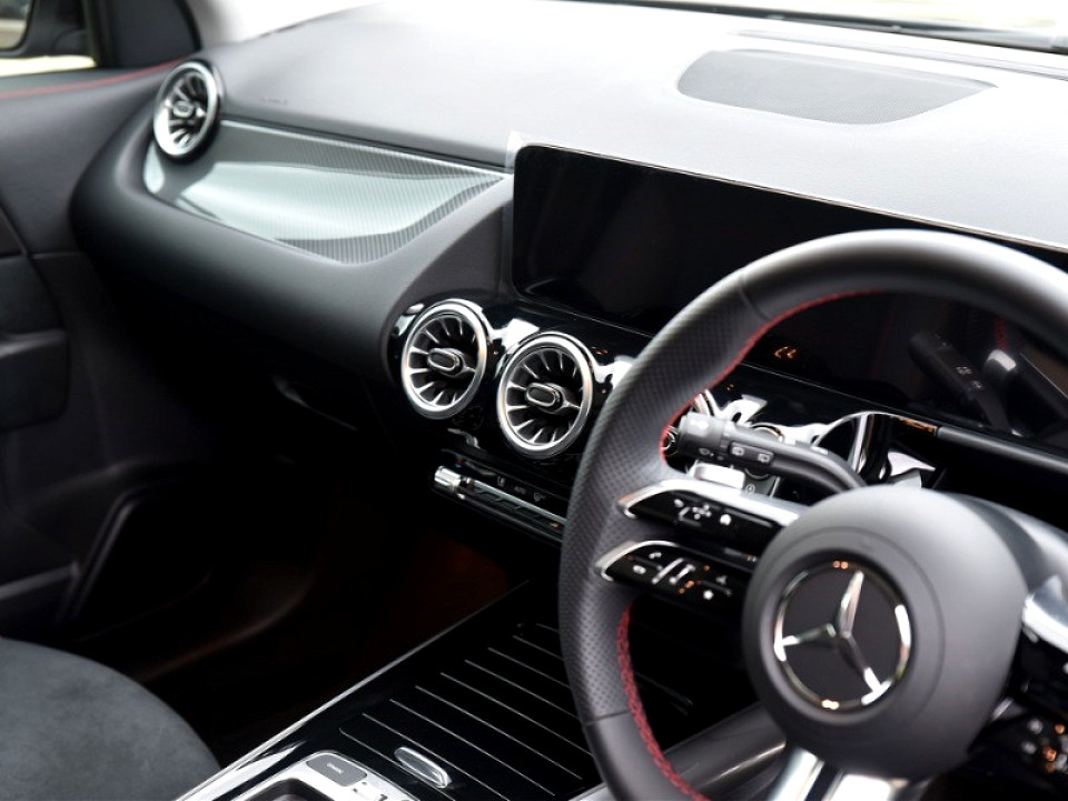 MERCEDES-BENZ GLA 200 A/T, image 2