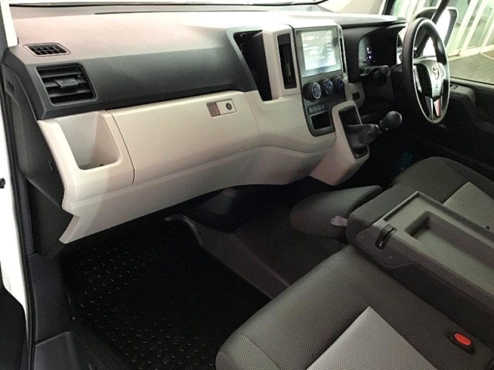 TOYOTA QUANTUM 2.8 LWB F/C P/V, image 2