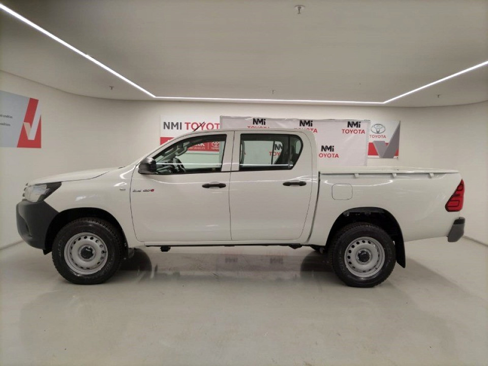 Toyota Hilux Double Cab 2.4GD6 4X4 SR MT, image 2