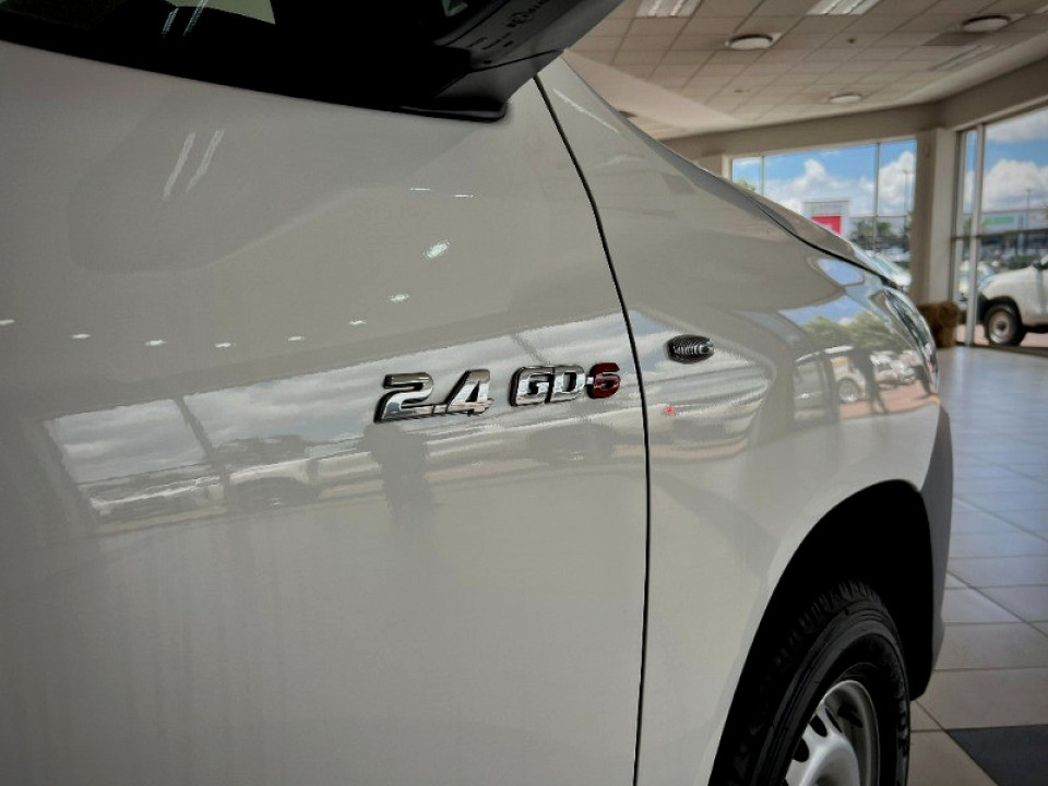 TOYOTA HILUX 2.4 GD-6 SR 4X4 P/U S/C, image 2