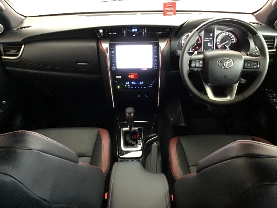 TOYOTA FORTUNER 2.8GD-6 4X4 A/T, image 2