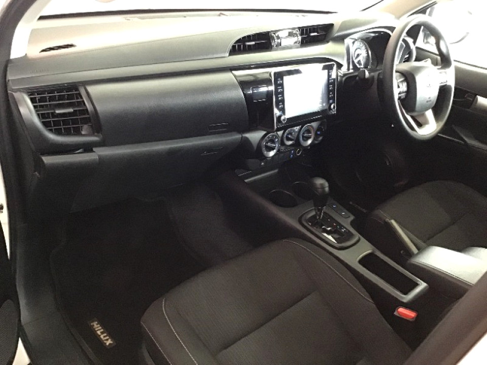 TOYOTA HILUX 2.4 GD-6 RAIDER 4X4 A/T P/U D/C, image 2