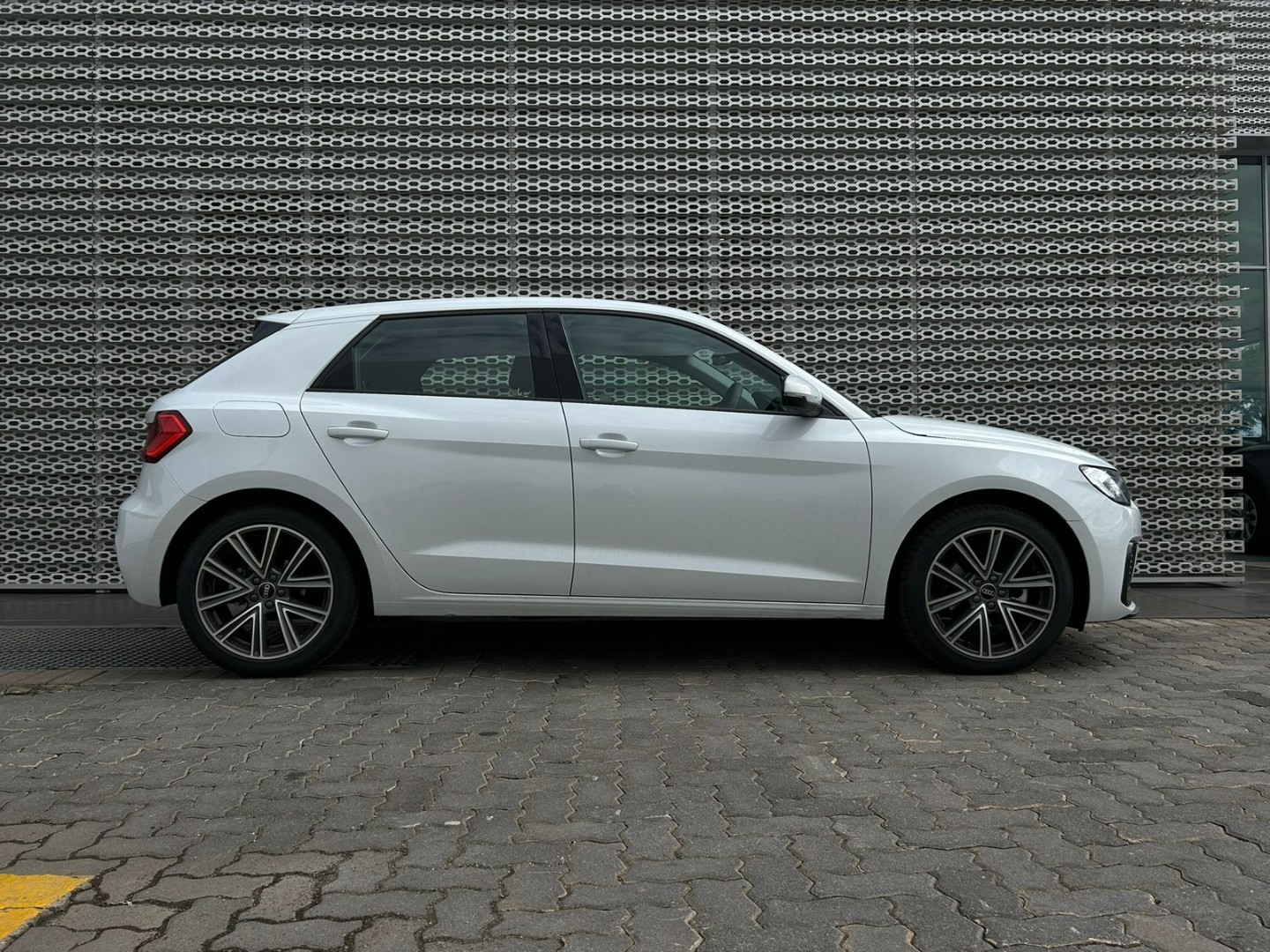 AUDI A1 SPORTBACK 30 TFSI ADVANCED S-TRONIC, image 2