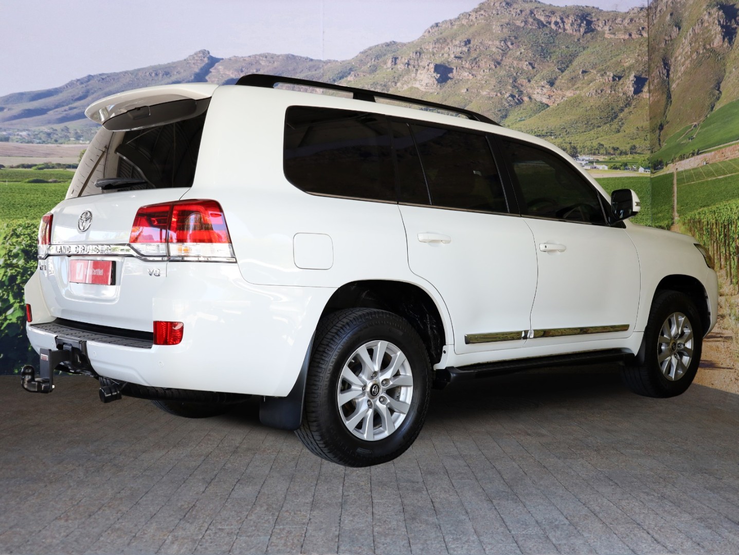 Toyota Land Cruiser 200 4.5D-4D V8 VX-R, image 2