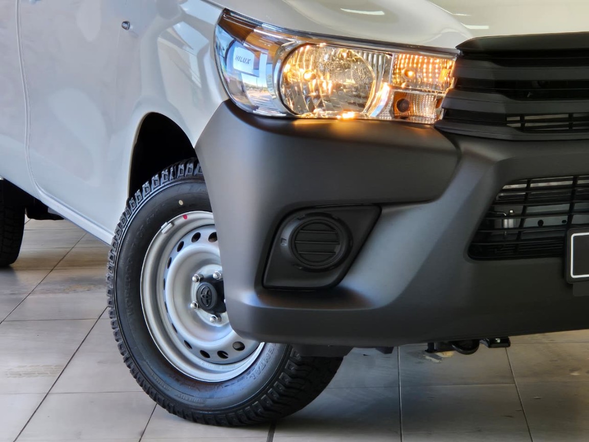 TOYOTA HILUX 2.4 GD S A/C P/U S/C, image 2