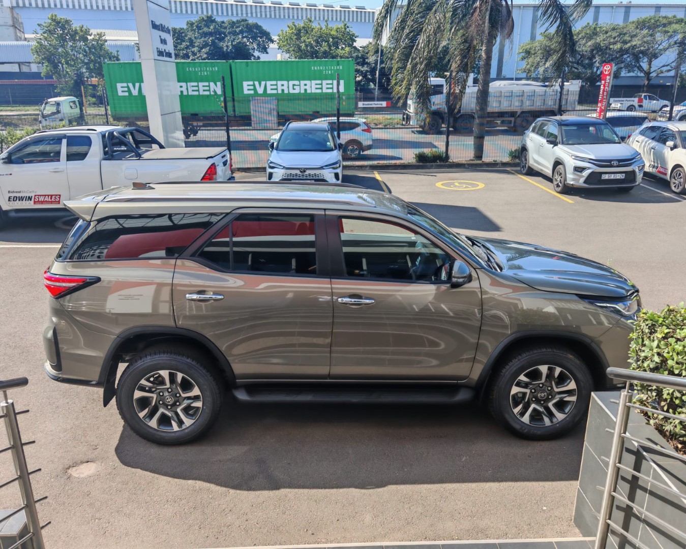 TOYOTA FORTUNER 2.4GD-6 4X4 A/T, image 2