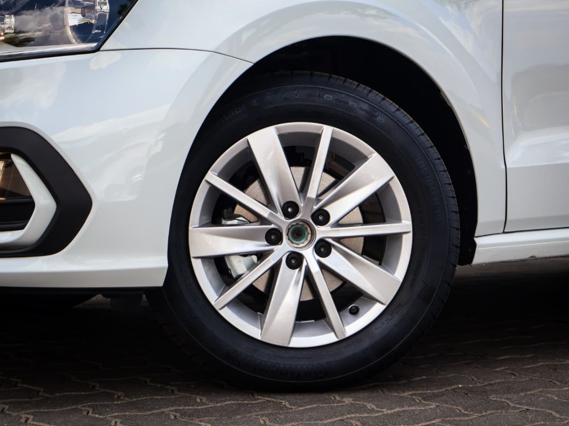 VOLKSWAGEN POLO VIVO 1.4 (5DR), image 2