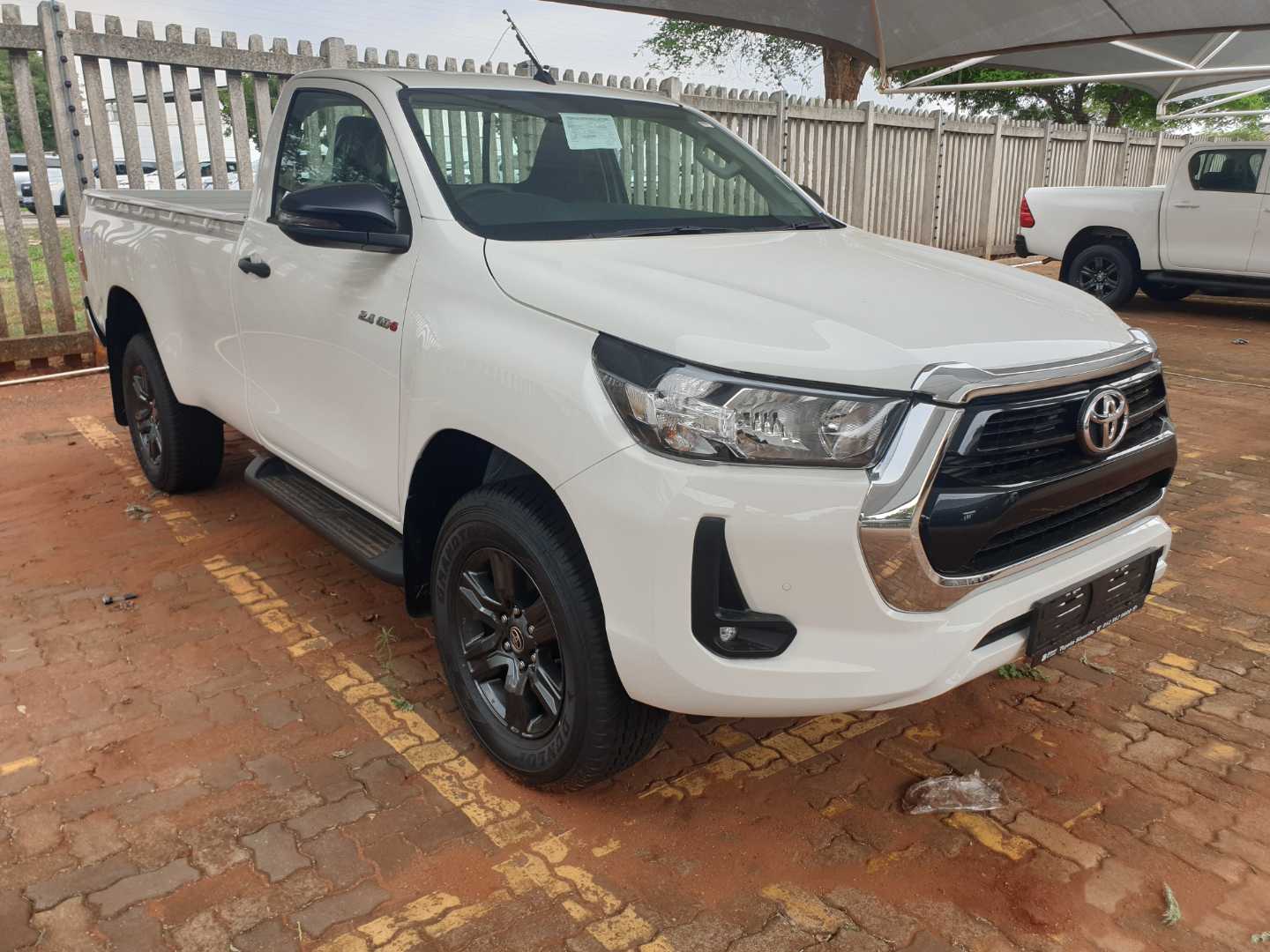 Toyota Hilux 2.4 GD-6 4X4 Raider 6MT, image 2