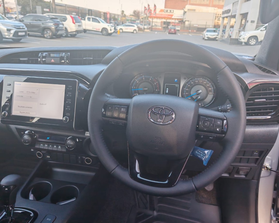 TOYOTA HILUX 2.8 GD-6 RB LEGEND 55 A/T P/U D/C, image 2