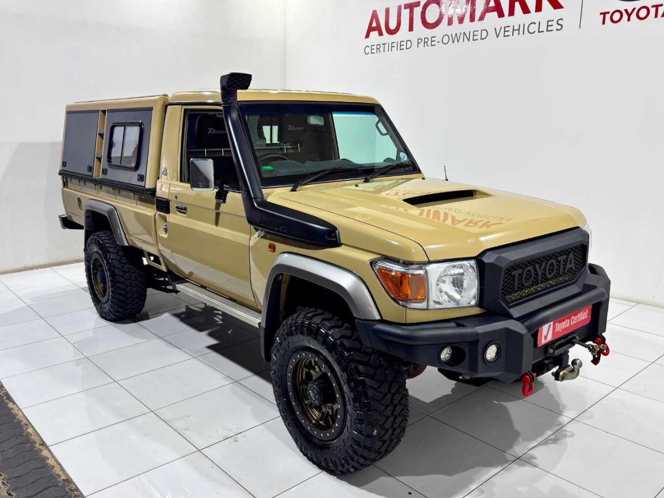 TOYOTA LAND CRUISER 79 4.5D 70TH ED P/U S/C, image 2