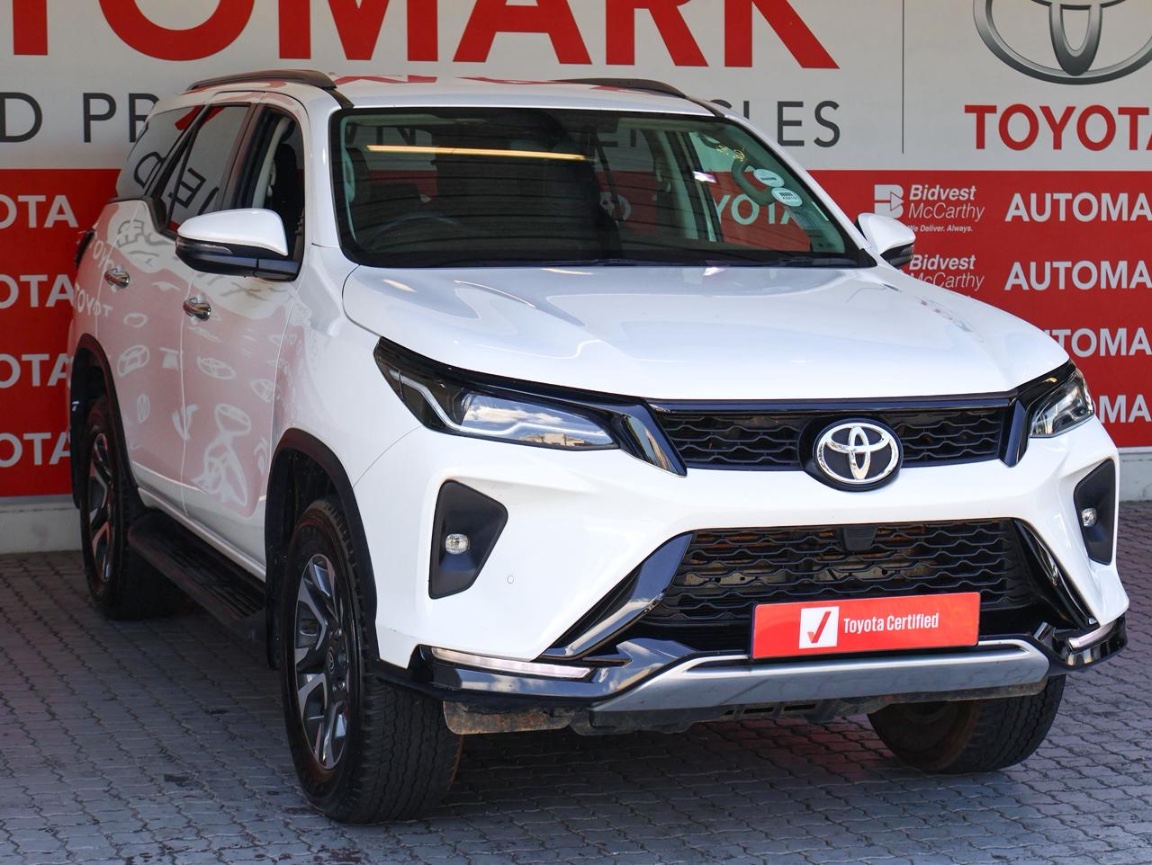TOYOTA  FORTUNER 2.4GD-6 R/B A/T, image 2