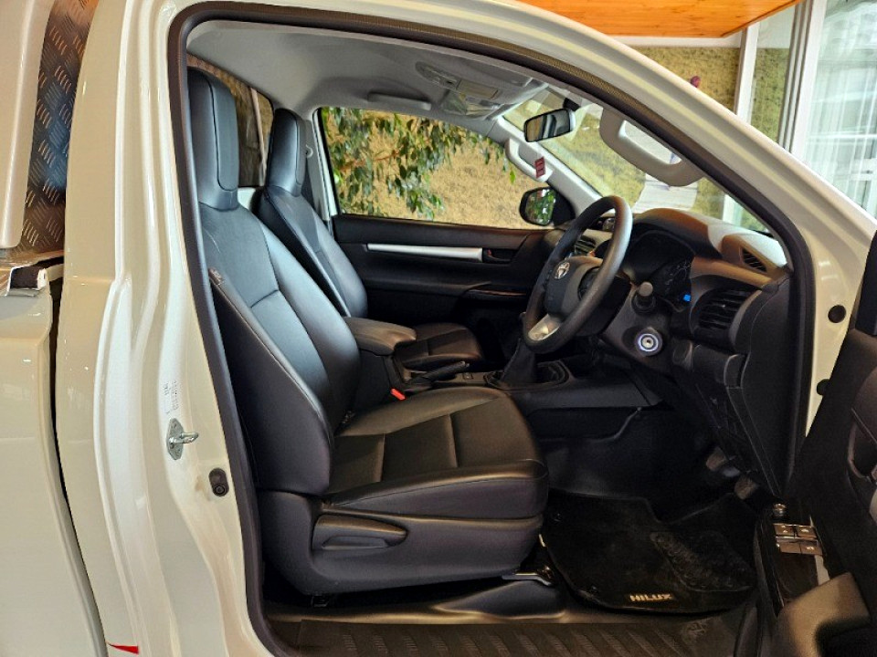 TOYOTA HILUX 2.4 GD-6 RB SR P/U S/C, image 2