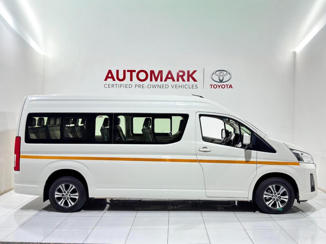 TOYOTA QUANTUM 2.8 GL 14 SEAT, image 1