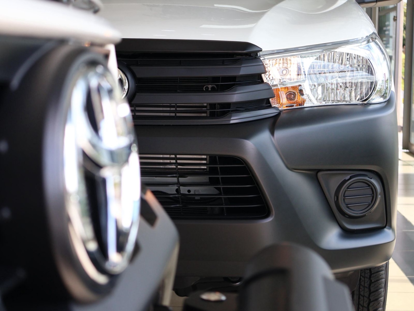 TOYOTA HILUX 2.4 GD-6 4X4 S/C F/DECK, image 2