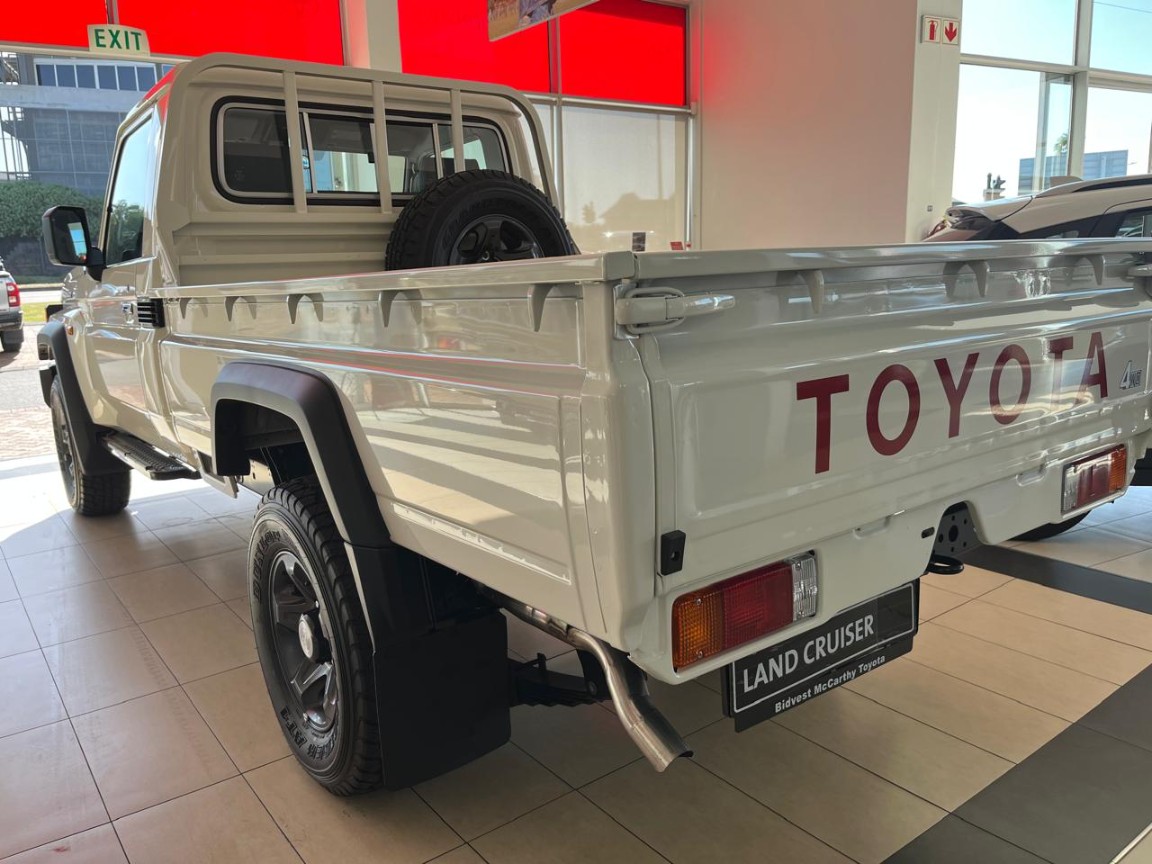 TOYOTA LAND CRUISER 79 4.2D P/U S/C, image 2