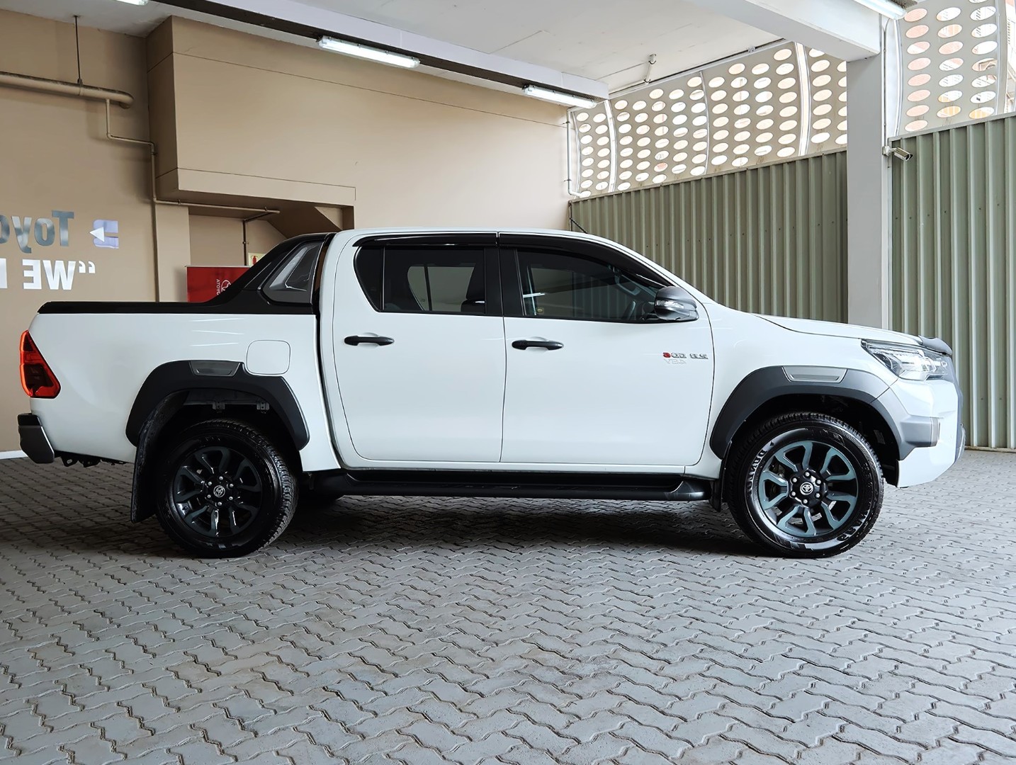 TOYOTA HILUX 2.8 GD-6 RB LEGEND RS A/T P/U D/C (MHEV), image 2