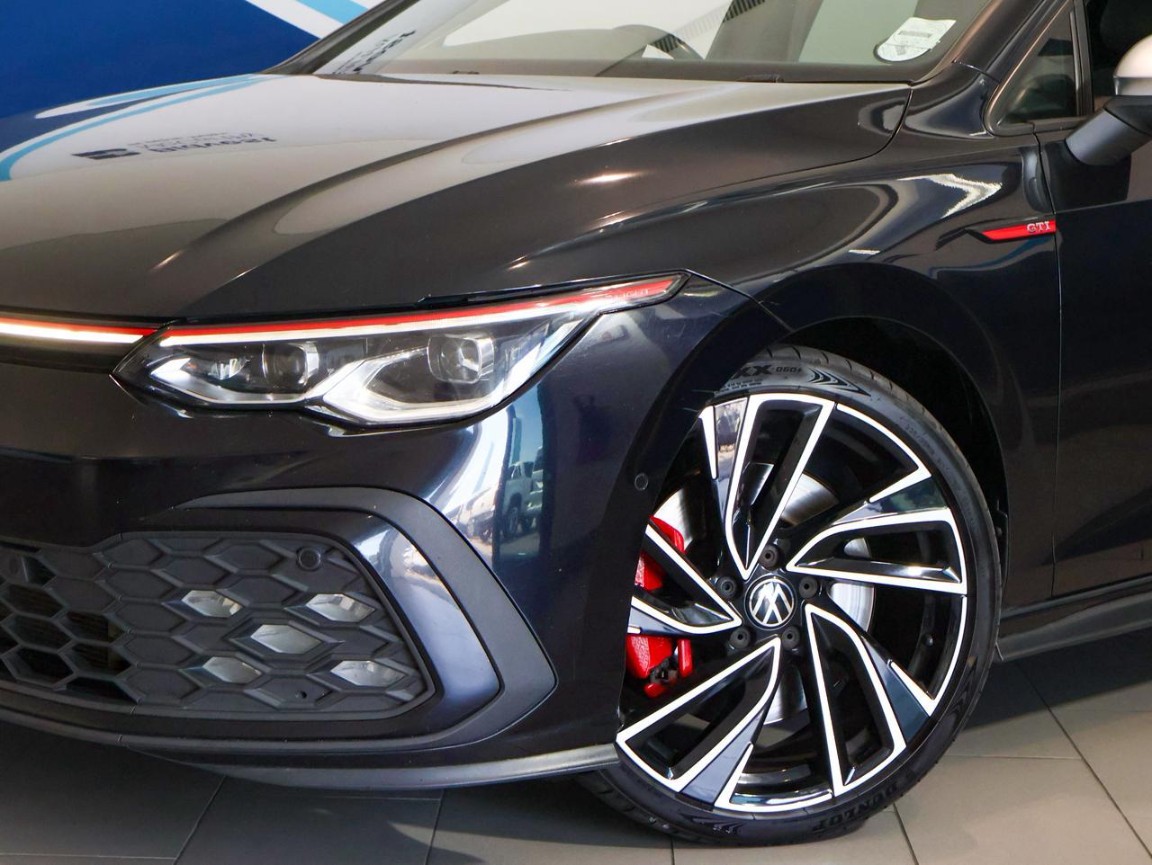 Volkswagen Golf 8 GTi  2.0 TSI DSG, image 2