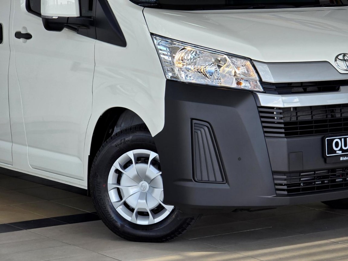 TOYOTA QUANTUM 2.8 LWB F/C P/V, image 2