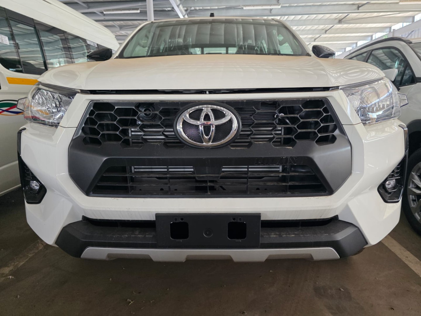 Toyota Hilux Double Cab  2.4GD6 4X4 Raider MT, image 1