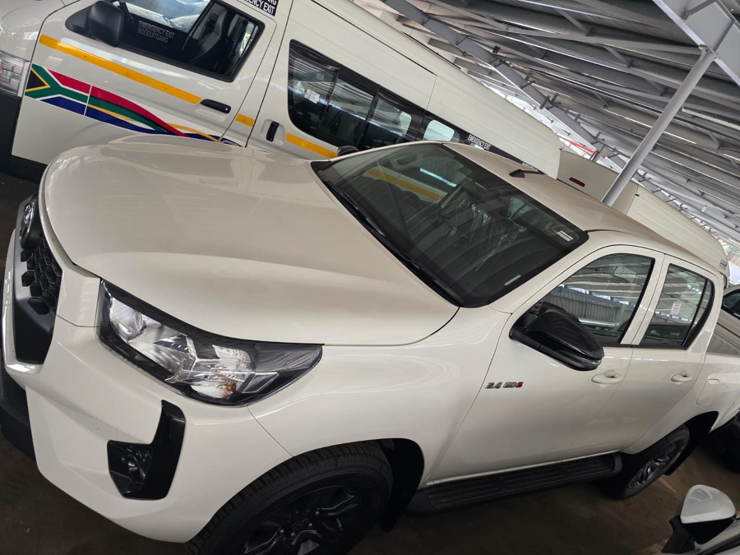 Toyota Hilux Double Cab  2.4GD6 4X4 Raider MT, image 2