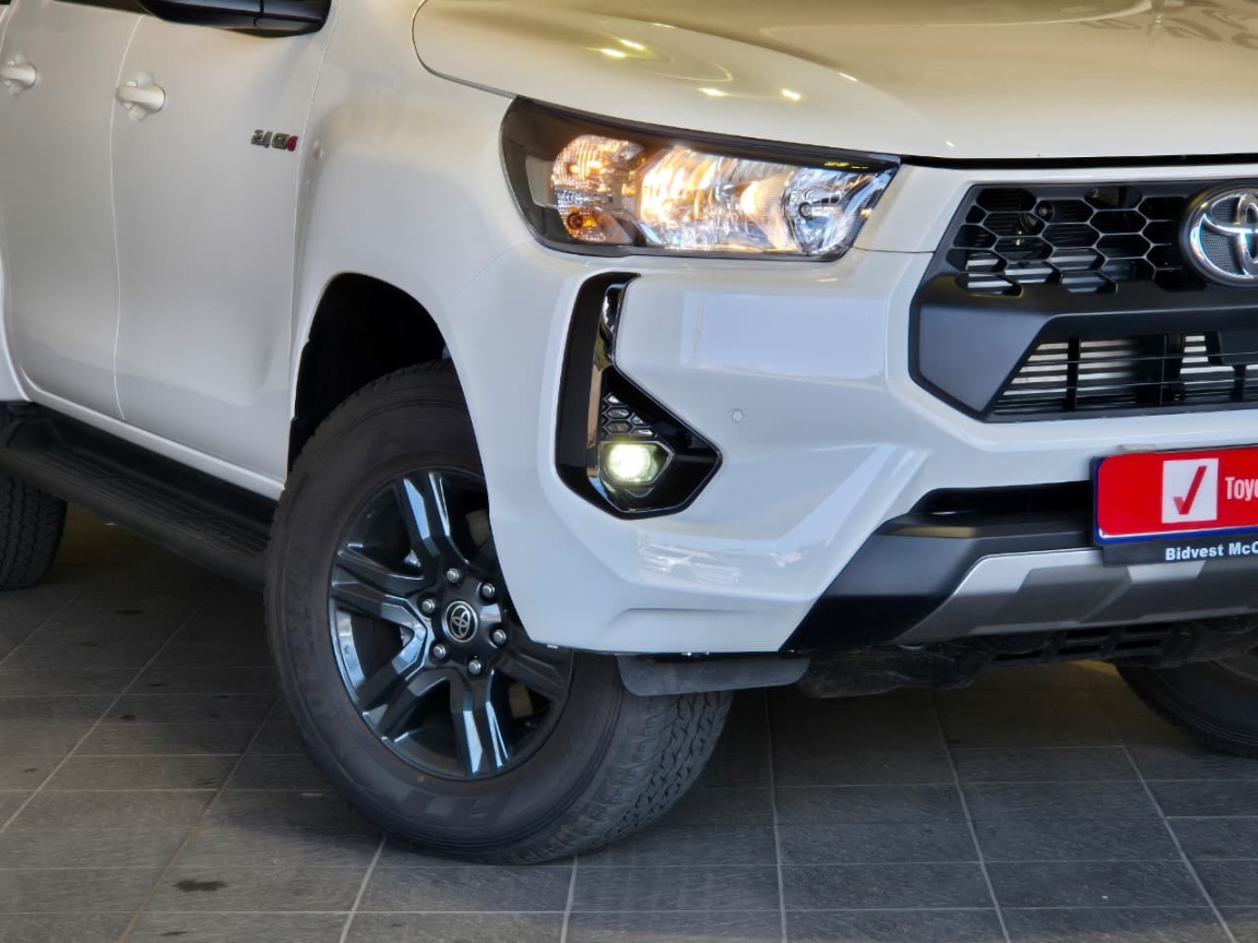 Toyota Hilux Double Cab  2.4GD6 4X4 Raider MT, image 2