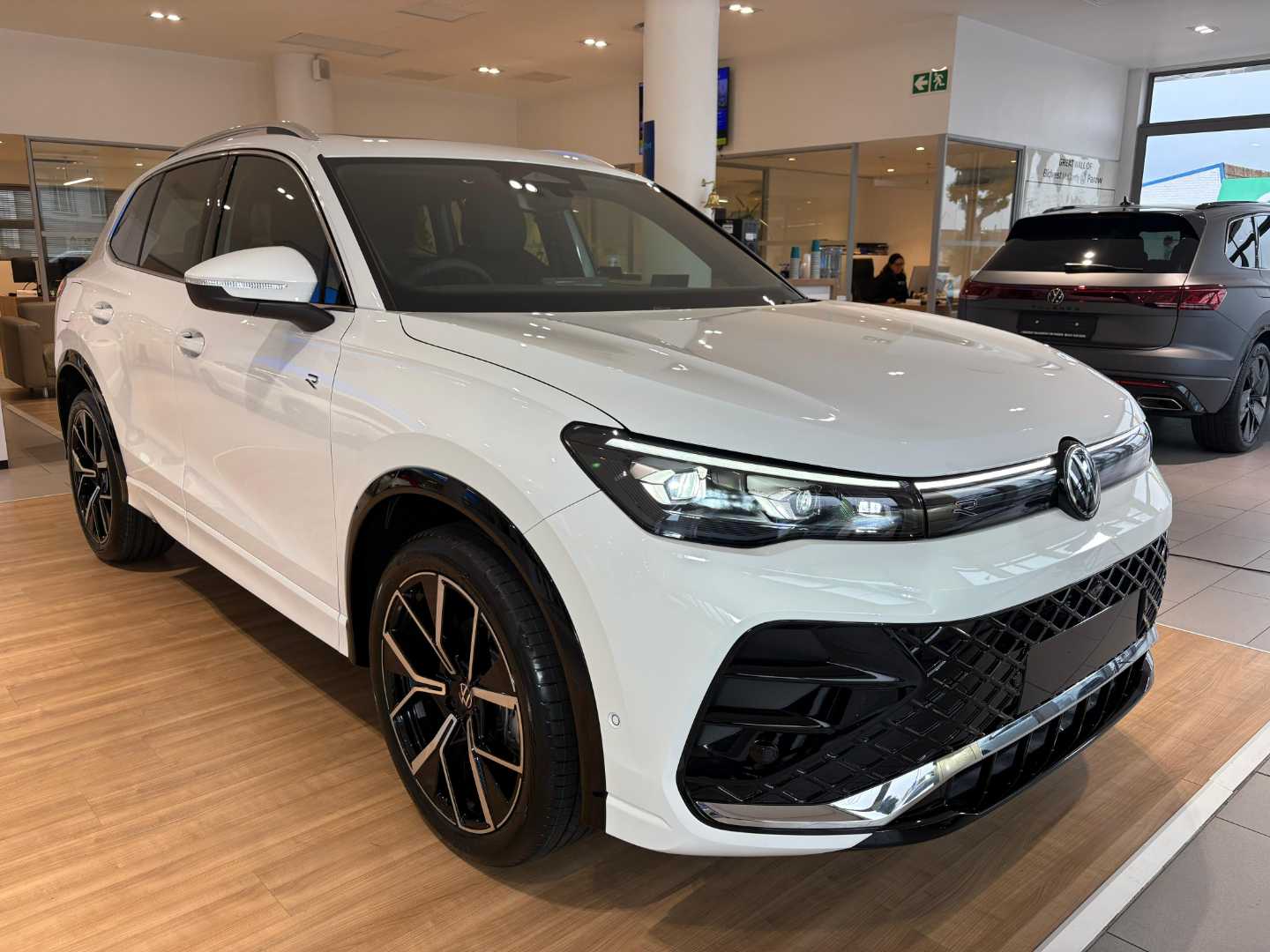 VOLKSWAGEN TIGUAN 2.0 TDI R-LINE 4M DSG, image 1