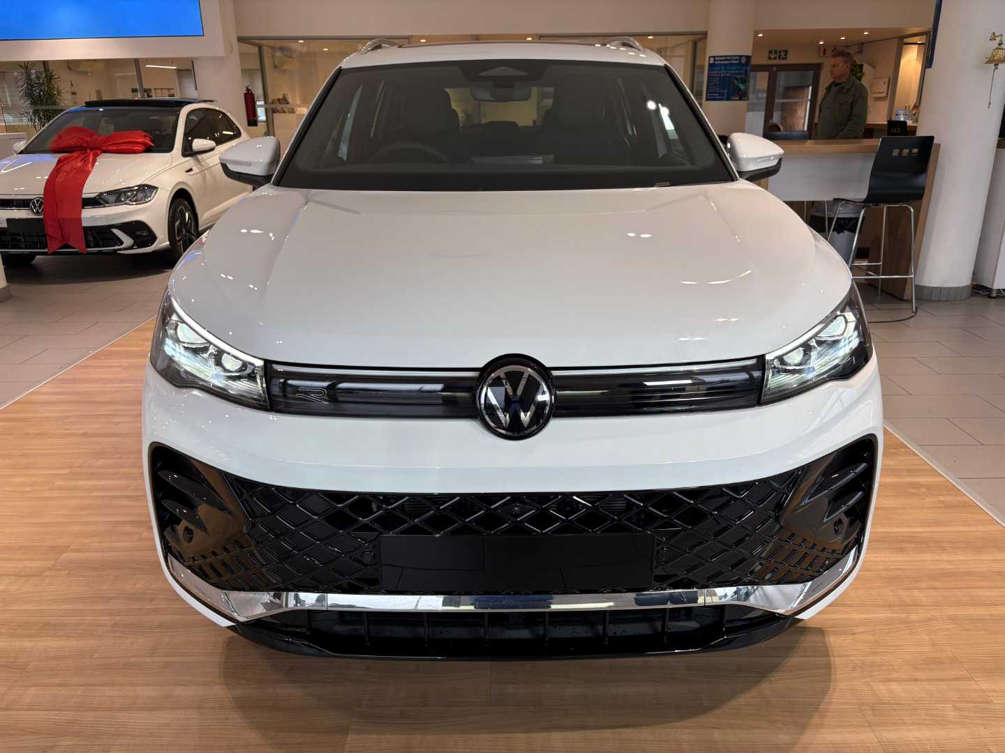 VOLKSWAGEN TIGUAN 2.0 TDI R-LINE 4M DSG, image 2