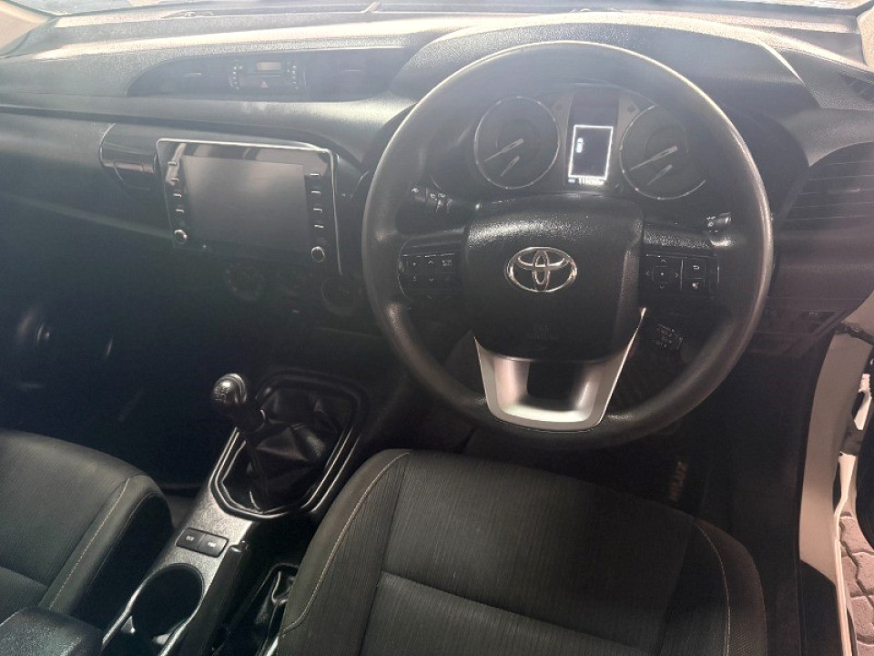 Toyota Hilux Double Cab  2.4GD6 4X4 Raider MT, image 2