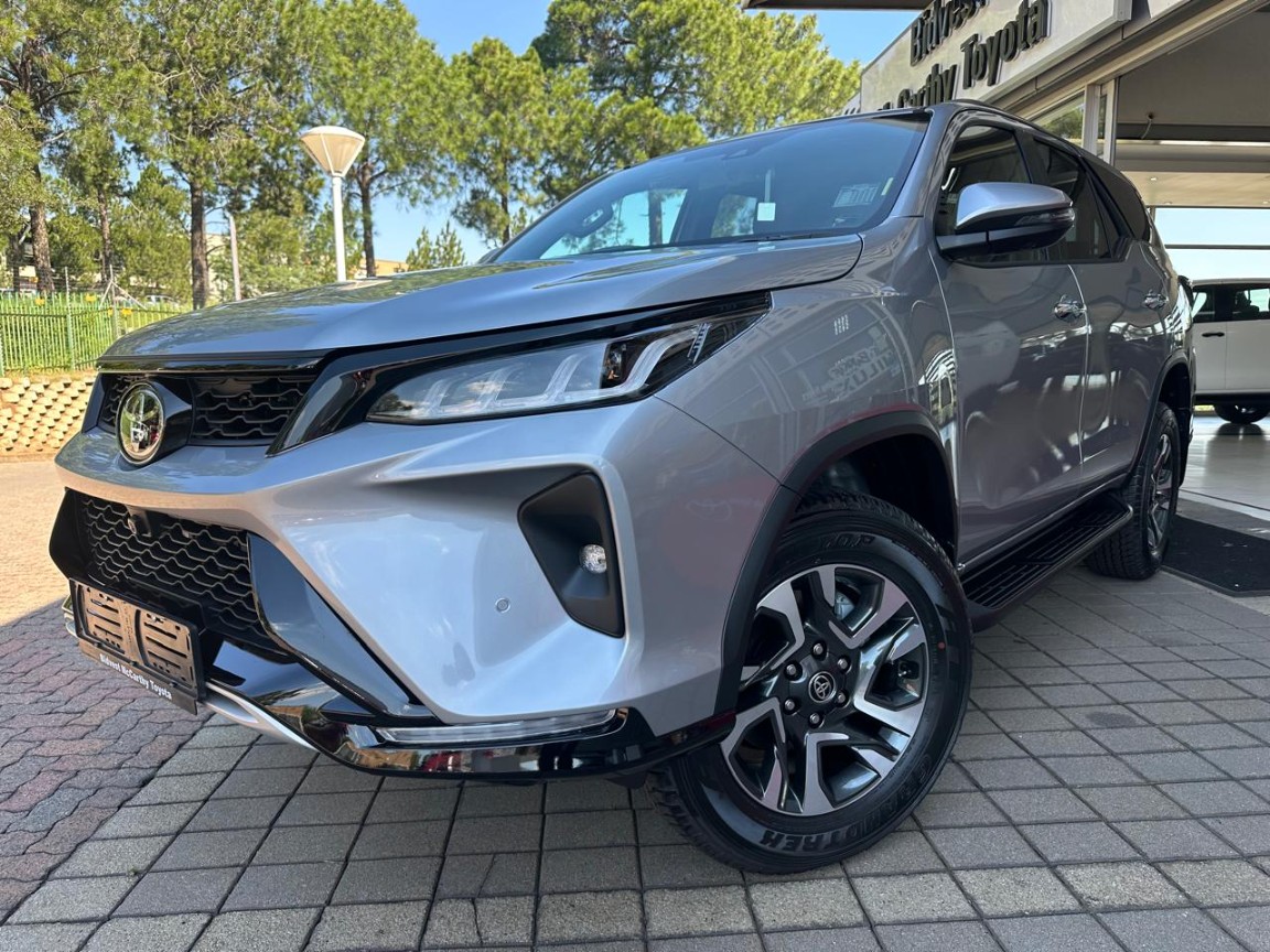 TOYOTA FORTUNER 2.8GD-6 VX A/T, image 2