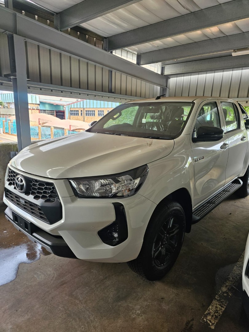 Toyota Hilux Double Cab  2.4GD6 4X4 Raider MT, image 1